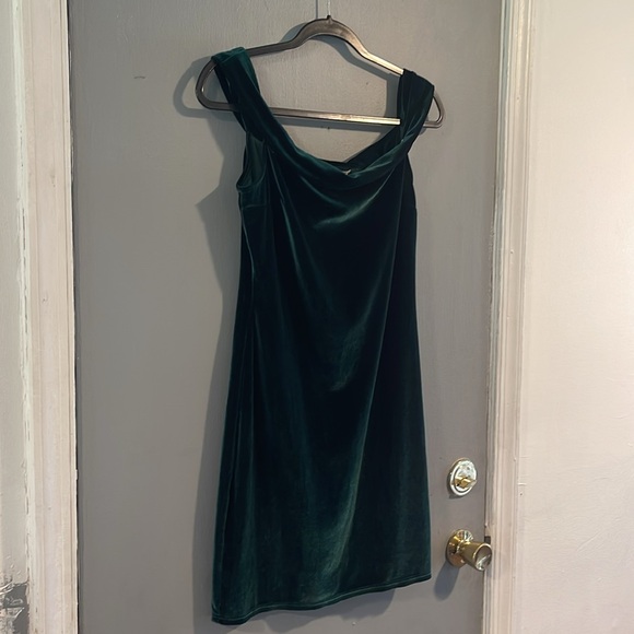 Urban Outfitters Off the‎ Shoulder Bodycon Mini Dress in Green Velvet Size L - Picture 7 of 10